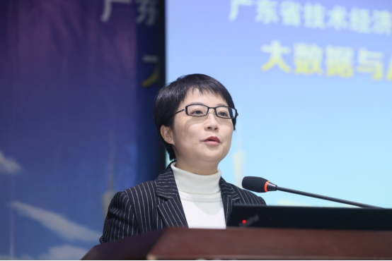 广东工业大学党委副书记,纪委书记熊静致辞,她代表学校对会议的召开